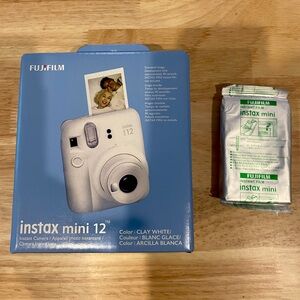 Fujifilm instax mini 12 in clay white